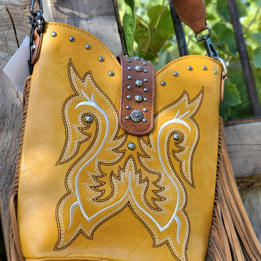 MontanaWest boot shaped bag