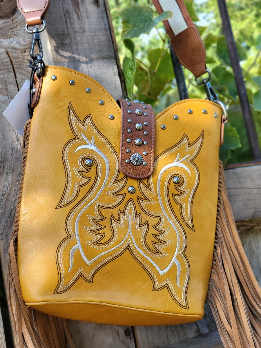 MontanaWest boot shaped bag
